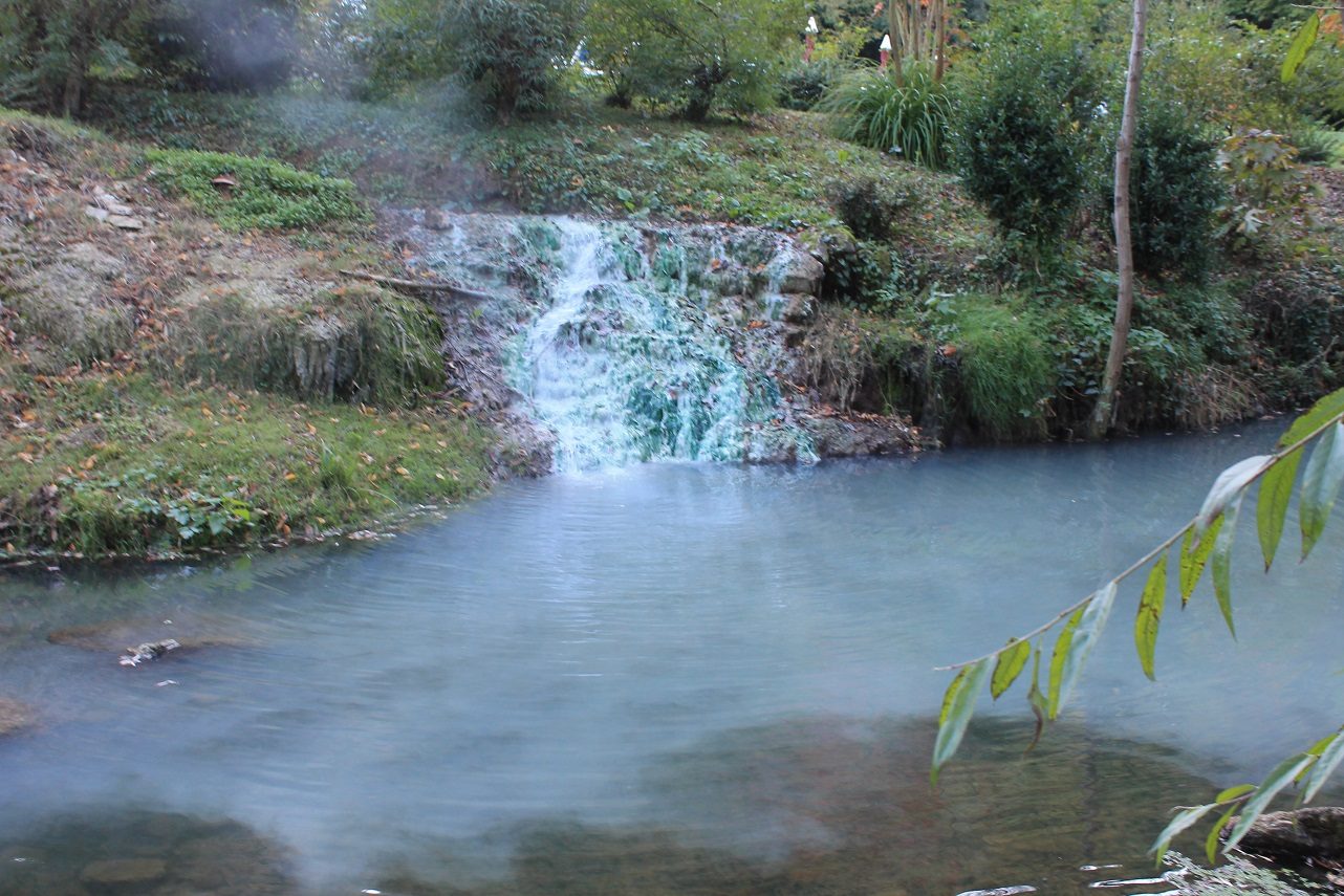 Terme di Stigliano, fonte solfurea.JPG